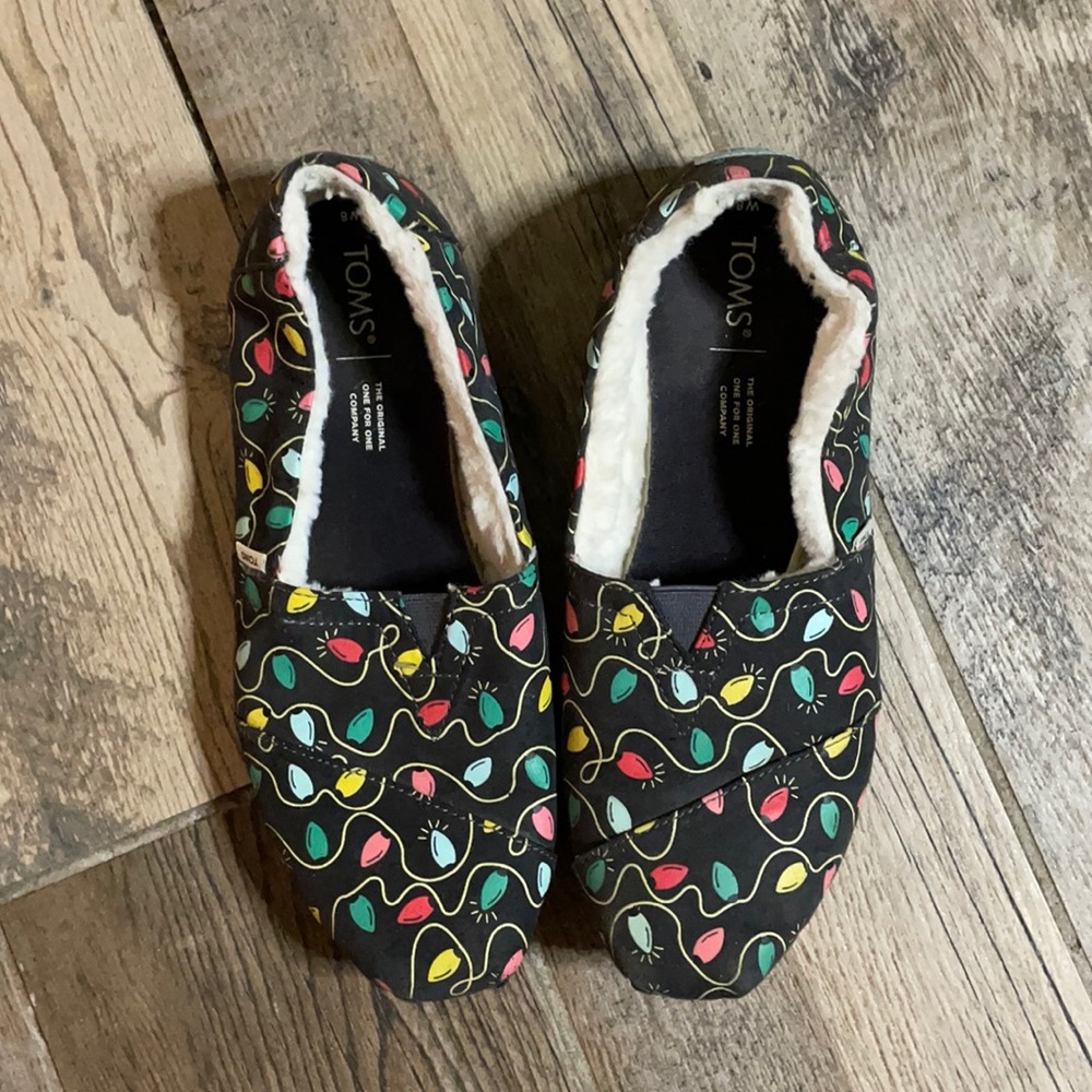 Glow in the dark Christmas light Toms